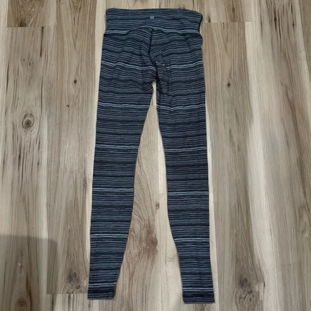 Lululemon Grey Striped Chaturanga Leggings Women’s 6